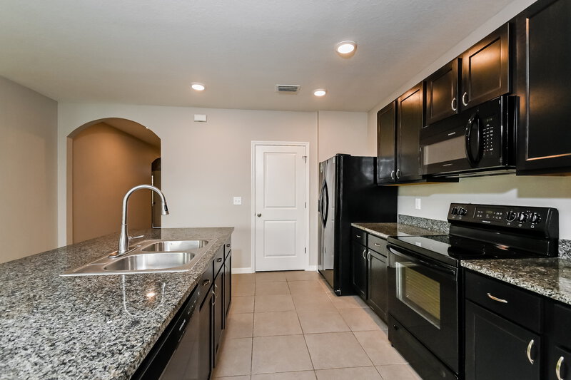 2,220/Mo, 5015 Willow Preserve Way Palmetto, FL 34221 Kitchen View