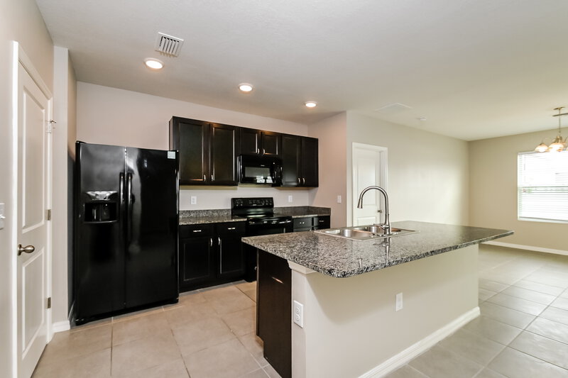 2,220/Mo, 5015 Willow Preserve Way Palmetto, FL 34221 Kitchen View 2