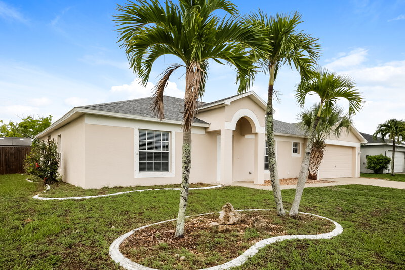 2,270/Mo, 313 SE 26th Ter Cape Coral, FL 33904 Exterior View