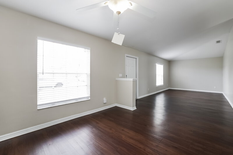 2,270/Mo, 313 SE 26th Ter Cape Coral, FL 33904 Living Room View