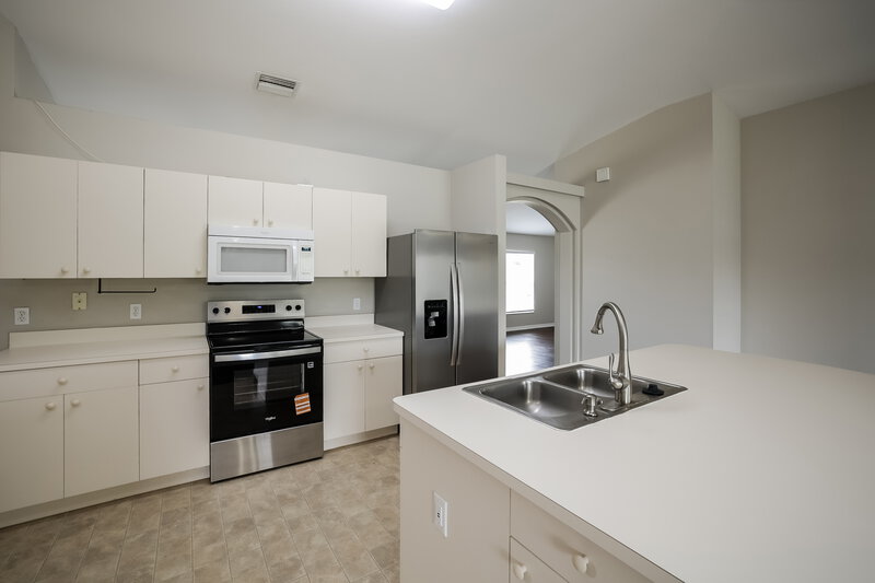 2,270/Mo, 313 SE 26th Ter Cape Coral, FL 33904 Kitchen View