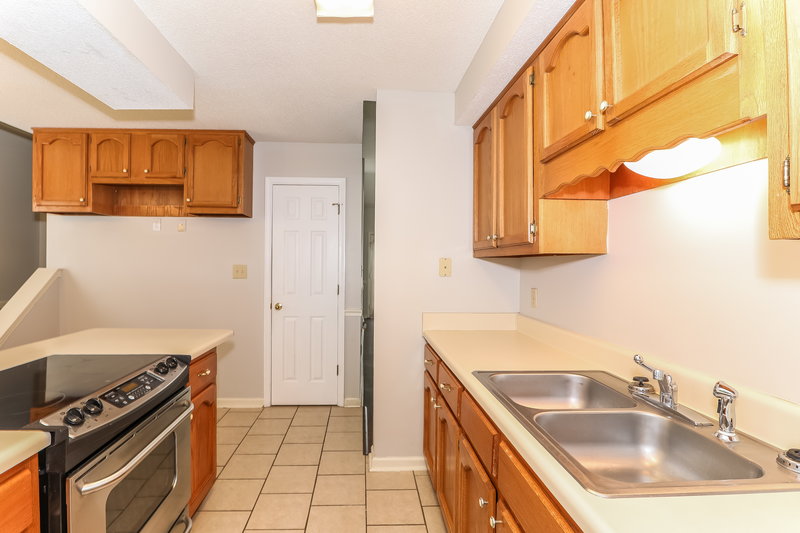 1,805/Mo, 10165 Fox Chase Dr Olive Branch, MS 38654 Kitchen View 2