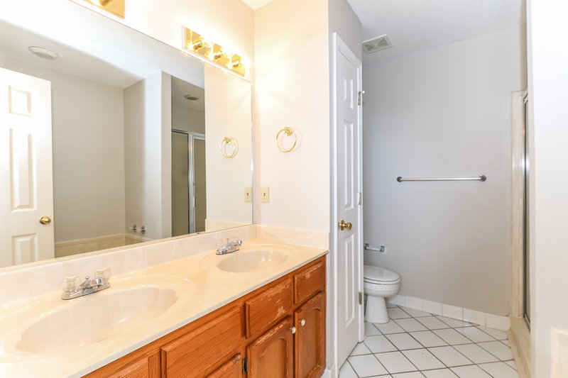 1,805/Mo, 10165 Fox Chase Dr Olive Branch, MS 38654 Bathroom View