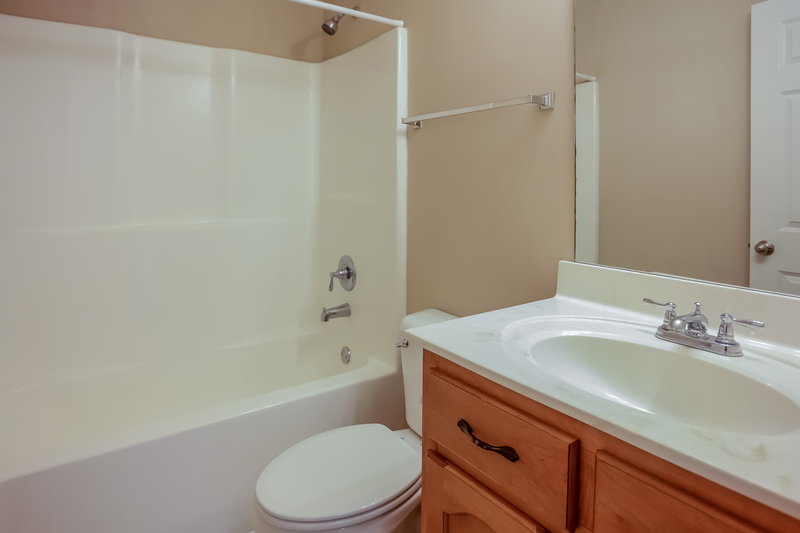 1,875/Mo, 5918 Tommy Joe Dr Southaven, MS 38672 Bathroom View