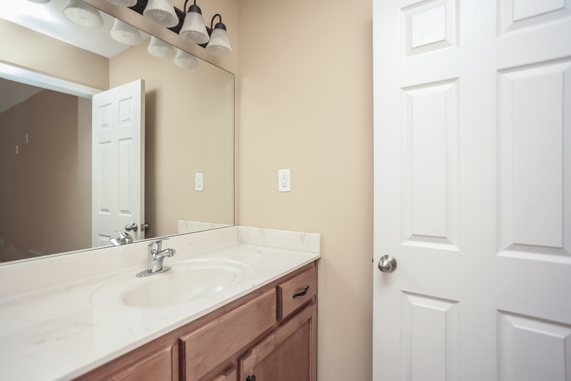 1,830/Mo, 3179 Peachtree Dr Southaven, MS 38672 Master Bathroom View