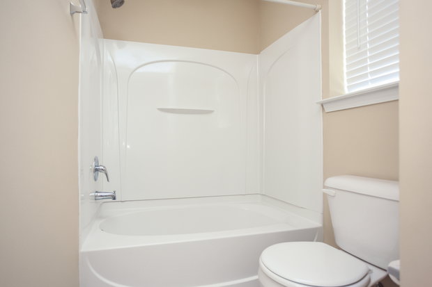 1,830/Mo, 3179 Peachtree Dr Southaven, MS 38672 Master Bathroom View 2