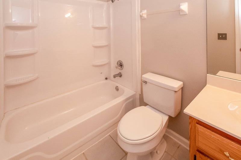 1,950/Mo, 9216 Rachel Shea Ave Olive Branch, MS 38654 Bathroom View