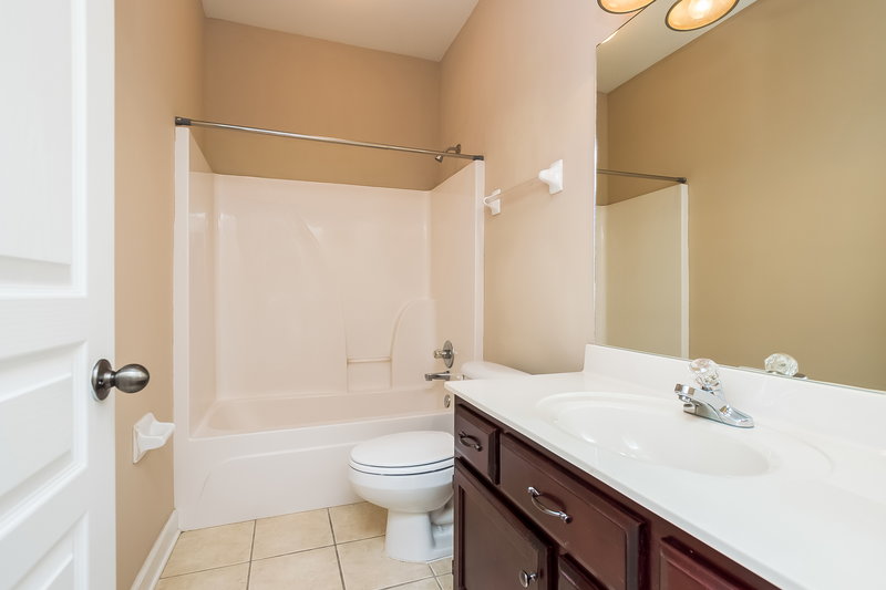 2,275/Mo, 4879 Stone Park Blvd Olive Branch, MS 38654 Bathroom View