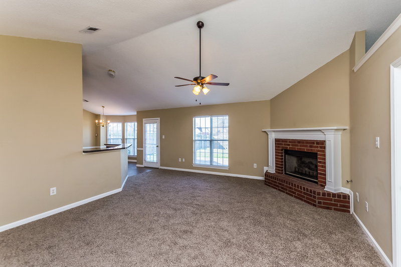 1,860/Mo, 7395 Bridle Cv Southaven, MS 38671 Living Room View 2