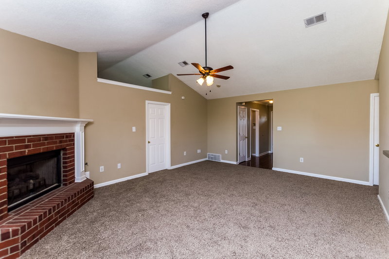 1,860/Mo, 7395 Bridle Cv Southaven, MS 38671 Living Room View 4