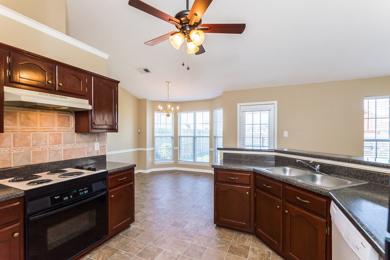 1,860/Mo, 7395 Bridle Cv Southaven, MS 38671 Kitchen View