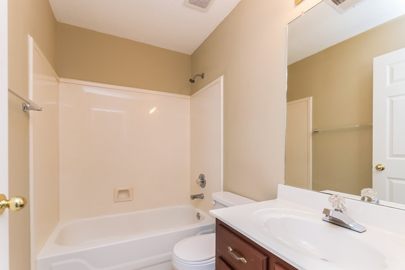 1,860/Mo, 7395 Bridle Cv Southaven, MS 38671 Bathroom View 2