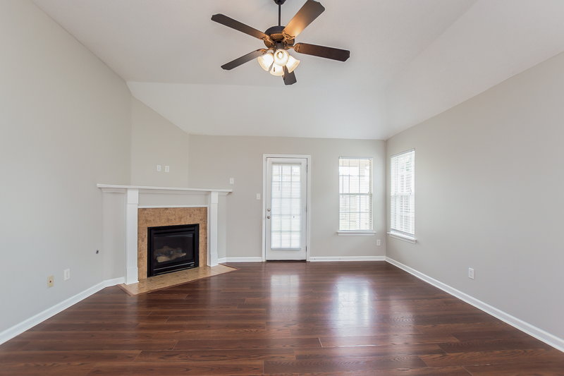 1,910/Mo, 5714 Bedford Loop E Southaven, MS 38672 Living Room View