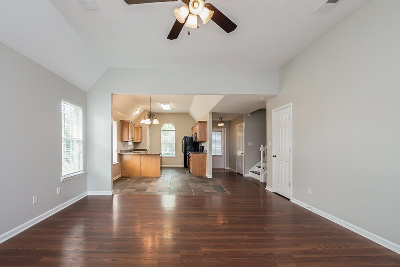 1,910/Mo, 5714 Bedford Loop E Southaven, MS 38672 Living Room View 2