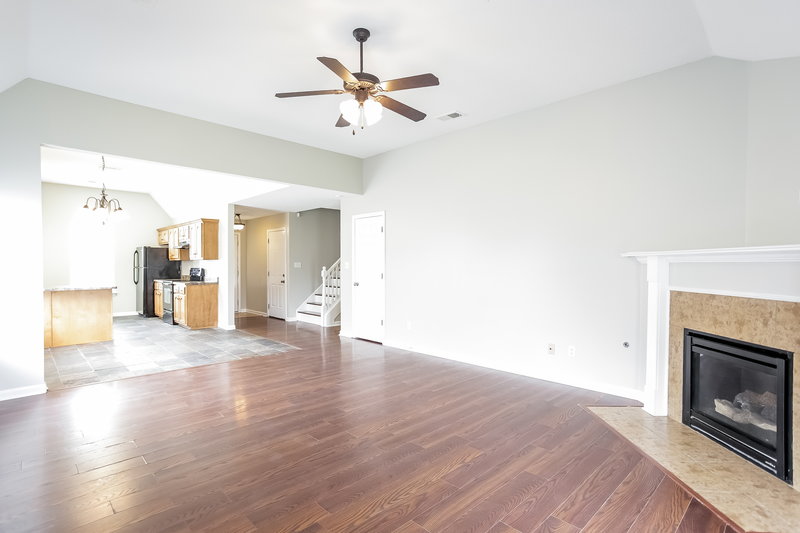 1,910/Mo, 5714 Bedford Loop E Southaven, MS 38672 Living Room View 3