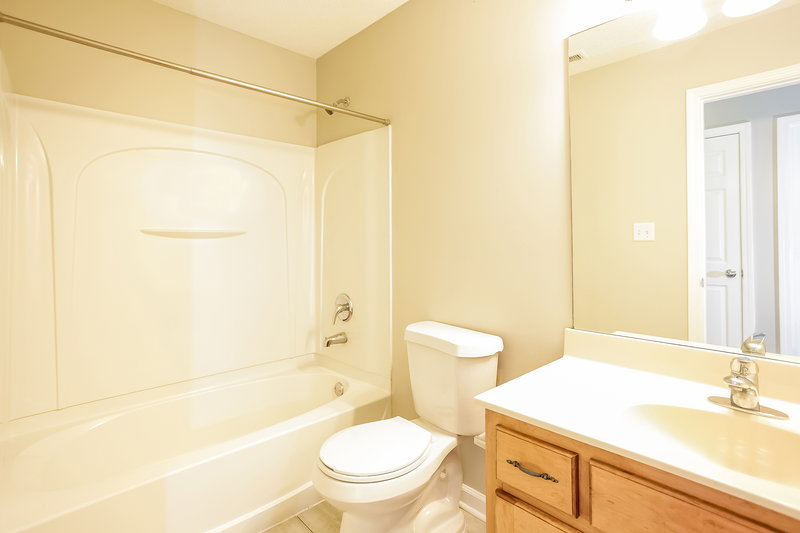 1,910/Mo, 5714 Bedford Loop E Southaven, MS 38672 Bathroom View