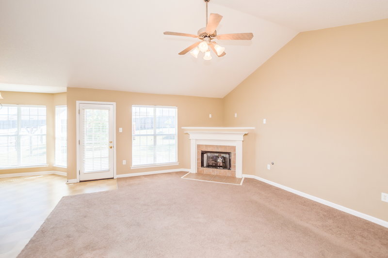 1,670/Mo, 6812 Tealwood Dr Horn Lake, MS 38637 Living Room View
