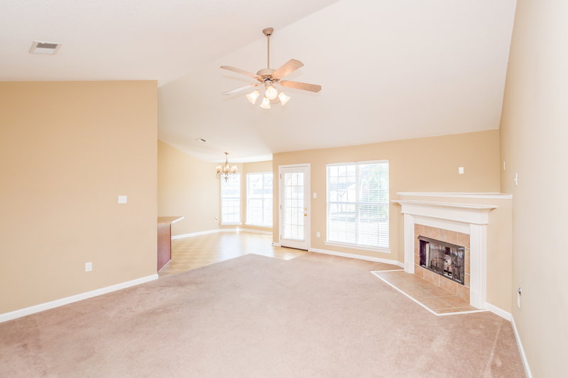 1,670/Mo, 6812 Tealwood Dr Horn Lake, MS 38637 Living Room View 2