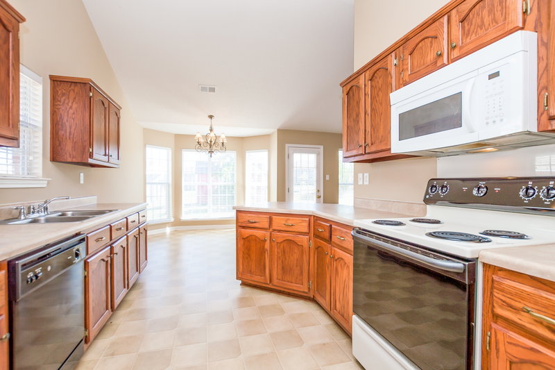 1,670/Mo, 6812 Tealwood Dr Horn Lake, MS 38637 Kitchen View