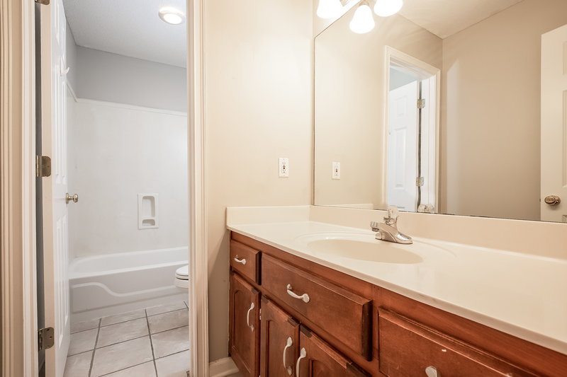2,255/Mo, 4797 Stone Cross Dr Olive Branch, MS 38654 Bathroom View 2