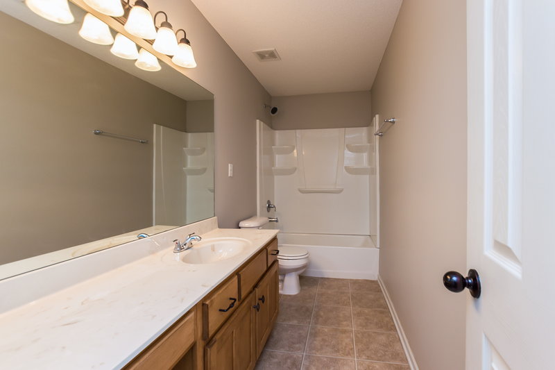 2,660/Mo, 9889 Southern Oak Way Olive Branch, MS 38654 Bathroomlarge View