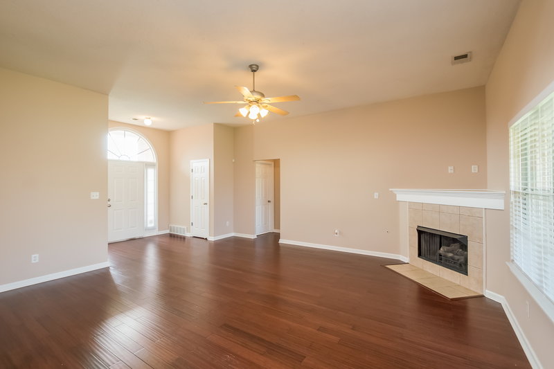 1,990/Mo, 9129 William Paul Dr Olive Branch, MS 38654 Family Room View