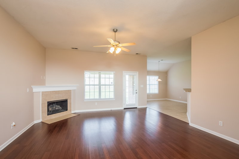 1,950/Mo, 9129 William Paul Dr Olive Branch, MS 38654 Family Room View 3