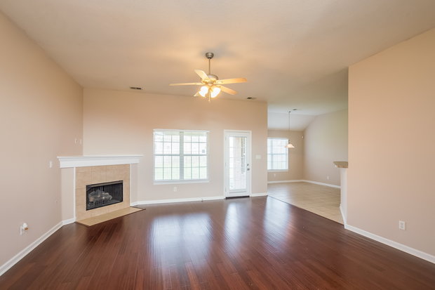 1,620/Mo, 9129 William Paul Dr Olive Branch, MS 38654 Family Room View 3