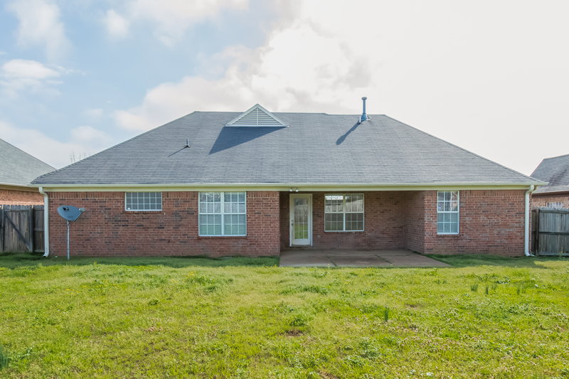 1,950/Mo, 9129 William Paul Dr Olive Branch, MS 38654 Rear View