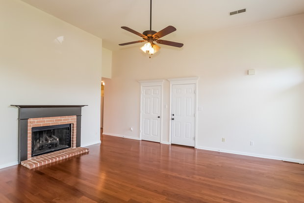1,695/Mo, 10102 Fox Hunt Dr Olive Branch, MS 38654 Living Room View 2