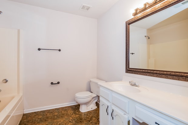 1,695/Mo, 10102 Fox Hunt Dr Olive Branch, MS 38654 Bathroom View 2