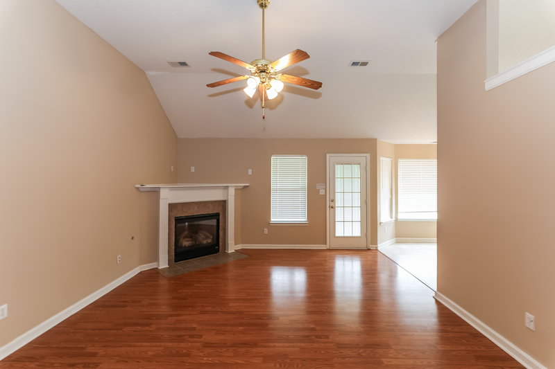 2,600/Mo, 1128 Fredrick Dr Southaven, MS 38671 Living Room View