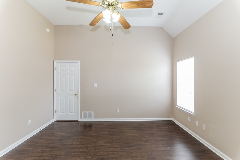 2,600/Mo, 1128 Fredrick Dr Southaven, MS 38671 Master Bedroom View 2