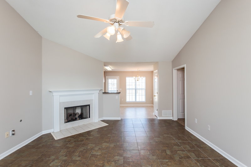 2,360/Mo, 1890 Central Trails Dr Southaven, MS 38671 Living Room View
