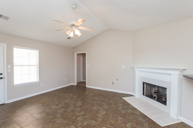 2,360/Mo, 1890 Central Trails Dr Southaven, MS 38671 Living Room View 4