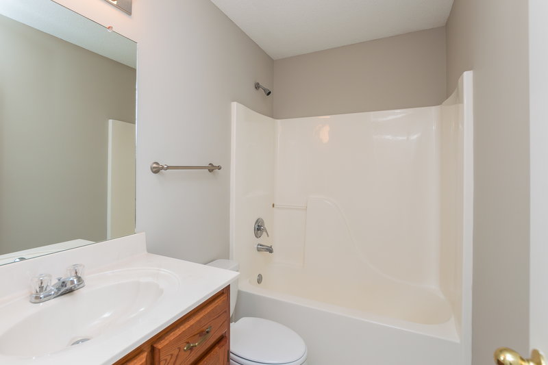 2,360/Mo, 1890 Central Trails Dr Southaven, MS 38671 Bathroom View