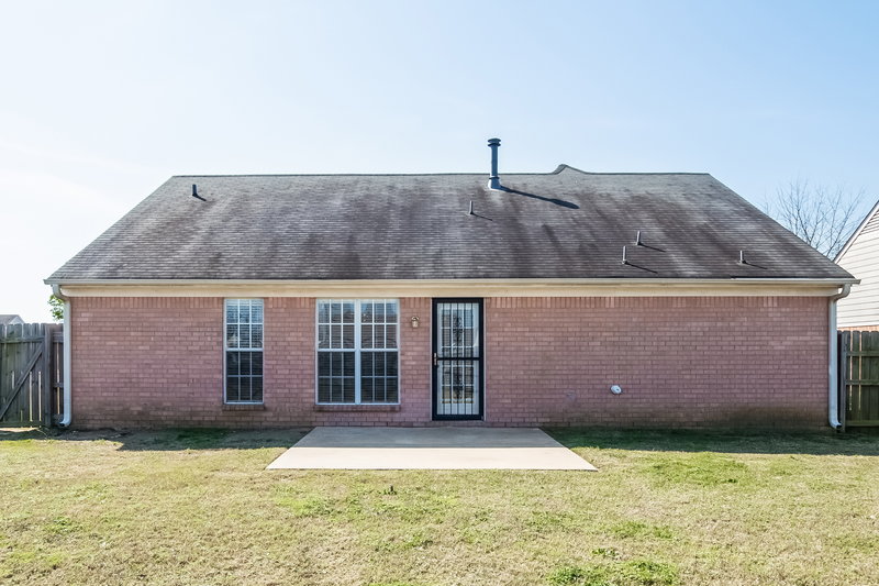 2,360/Mo, 1890 Central Trails Dr Southaven, MS 38671 Rear View