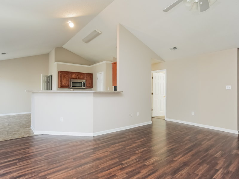 2,005/Mo, 1802 Mary Payton Cv Southaven, MS 38671 Living Roommediumx View