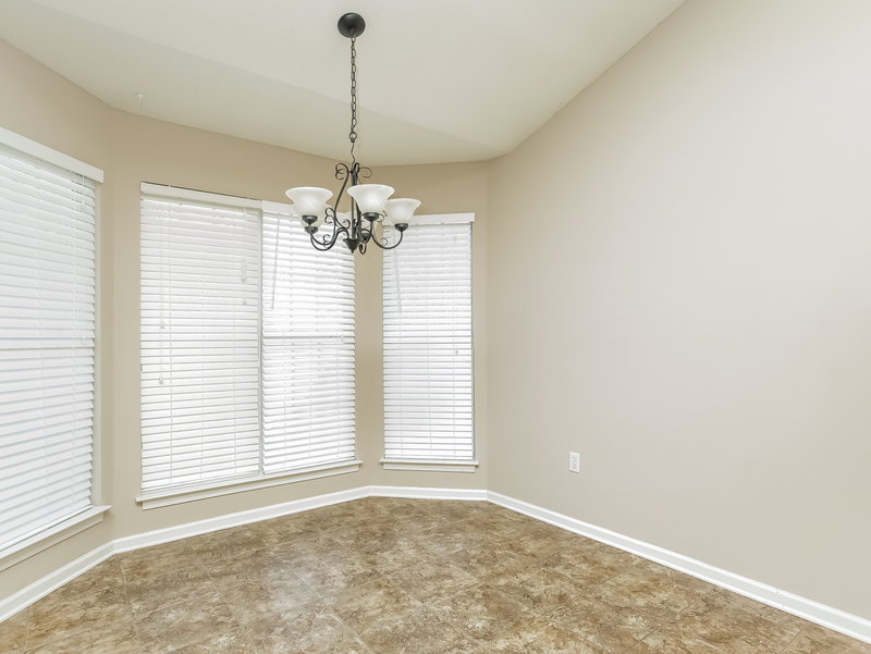 2,005/Mo, 1802 Mary Payton Cv Southaven, MS 38671 Dining Roommediumx View