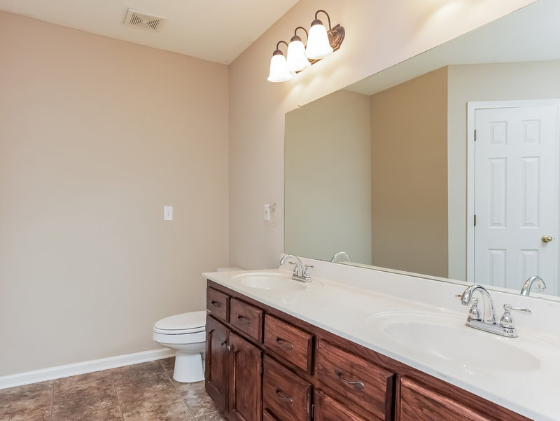 2,005/Mo, 1802 Mary Payton Cv Southaven, MS 38671 Master Bathroommediumx View 2