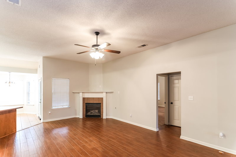 2,095/Mo, 10584 Parker Cv Olive Branch, MS 38654 Living Room View
