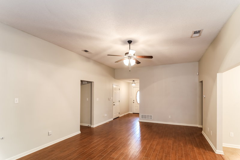 2,095/Mo, 10584 Parker Cv Olive Branch, MS 38654 Living Room View 2
