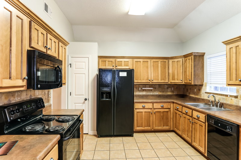 2,095/Mo, 10584 Parker Cv Olive Branch, MS 38654 Kitchen View 2
