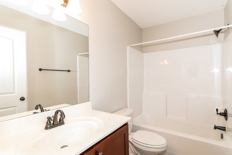 2,125/Mo, 4743 Shinault Ln Olive Branch, MS 38654 Bathroom View