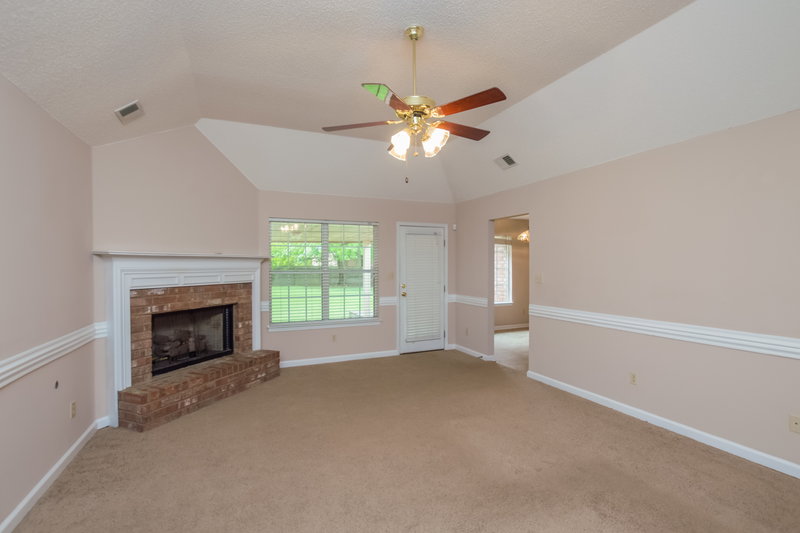 1,930/Mo, 2353 Heather Rdg Southaven, MS 38672 Living Room View