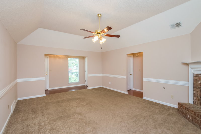 1,930/Mo, 2353 Heather Rdg Southaven, MS 38672 Living Room View 2
