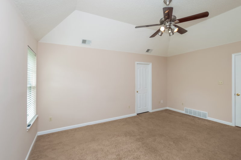 1,930/Mo, 2353 Heather Rdg Southaven, MS 38672 Family Room View 2