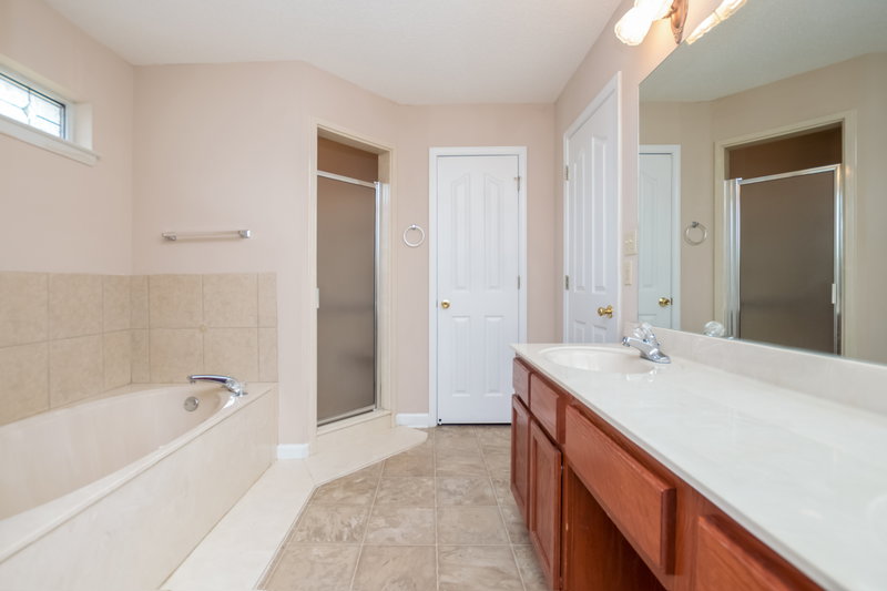 1,930/Mo, 2353 Heather Rdg Southaven, MS 38672 Master Bathroom View