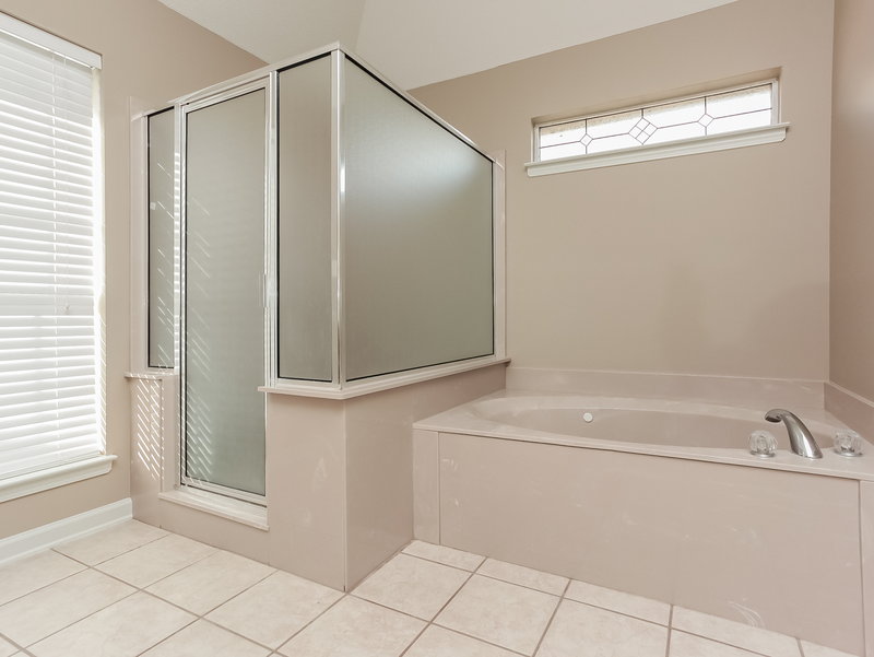 1,620/Mo, 8416 Inverness Dr Southaven, MS 38672 Master Bathroom View 2