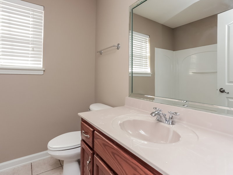1,620/Mo, 8416 Inverness Dr Southaven, MS 38672 Bathroom View